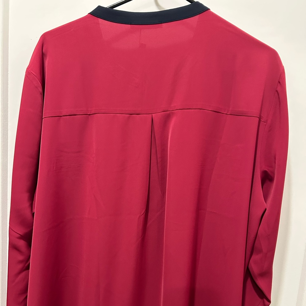 Gaharu (NWT) V-Neck Blouse with 3/4 Sleeve - Picture 3 of 5